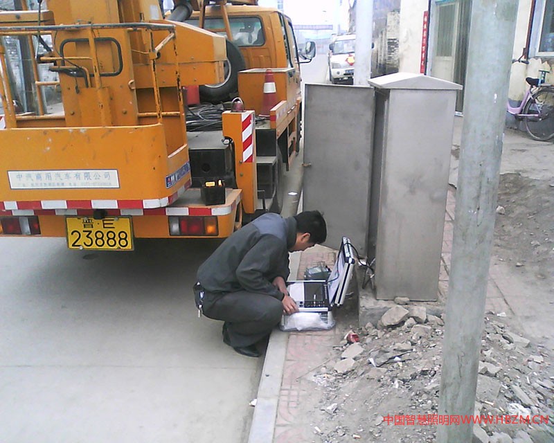 晉城路燈管理所測(cè)故障