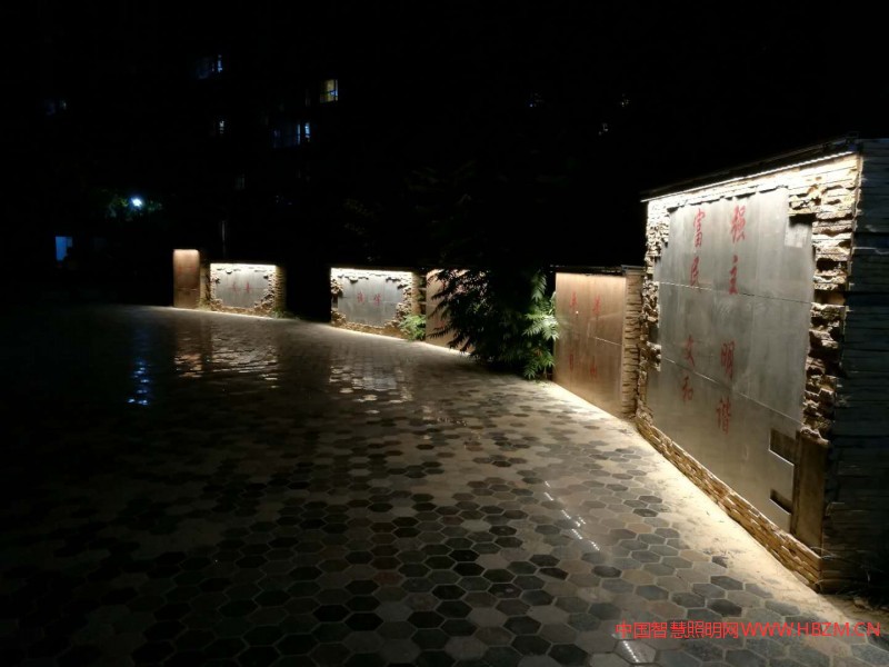 如今的無極，已然是燈火輝煌