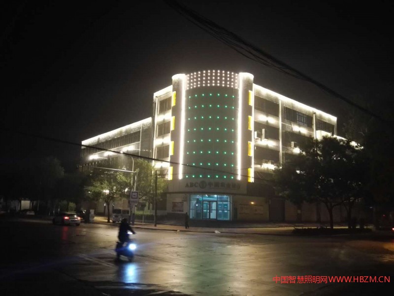 如今的無極，已然是燈火輝煌